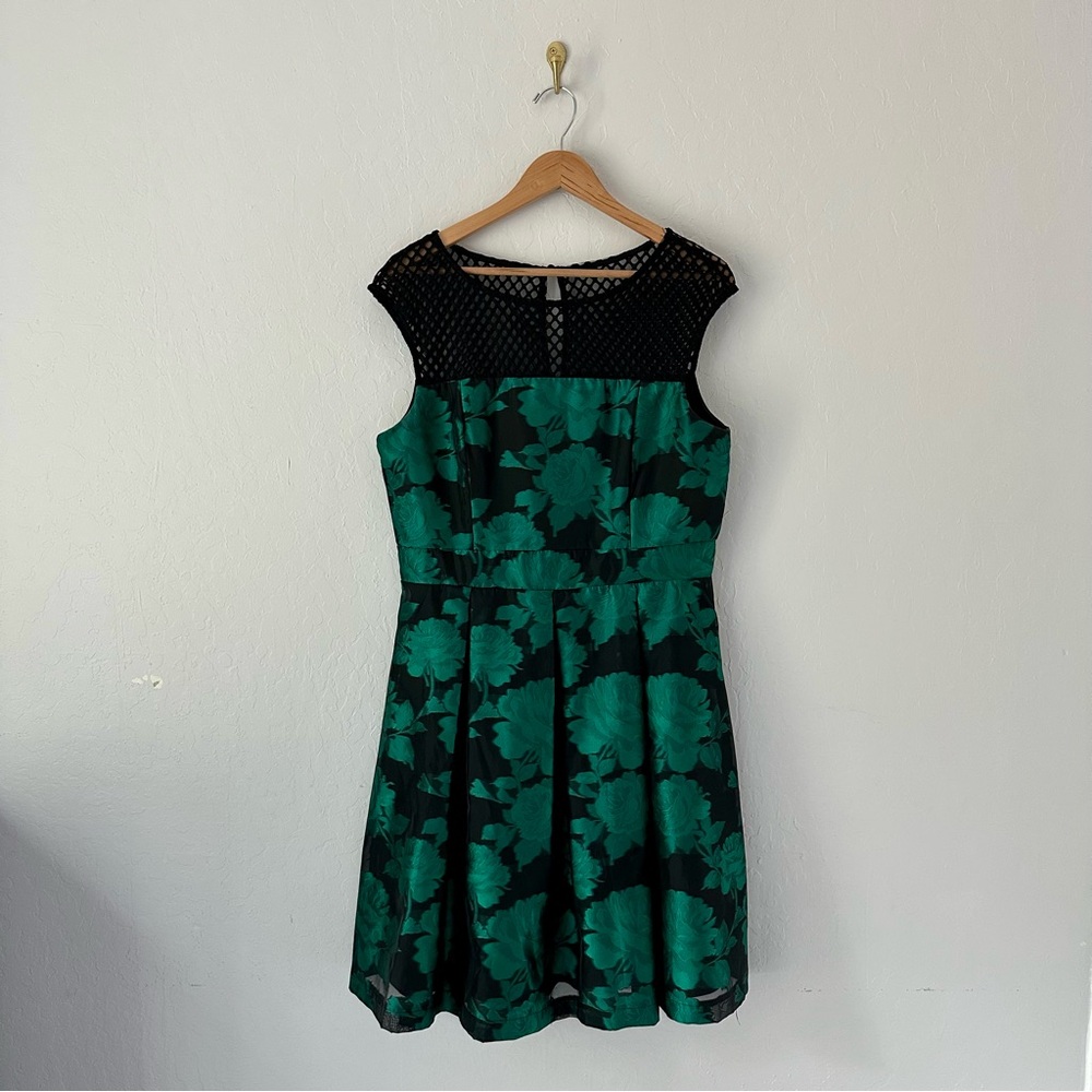 Julia Jordan Green Fit and Flare Midi Dress